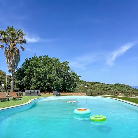 Roberta With Big Private Pool