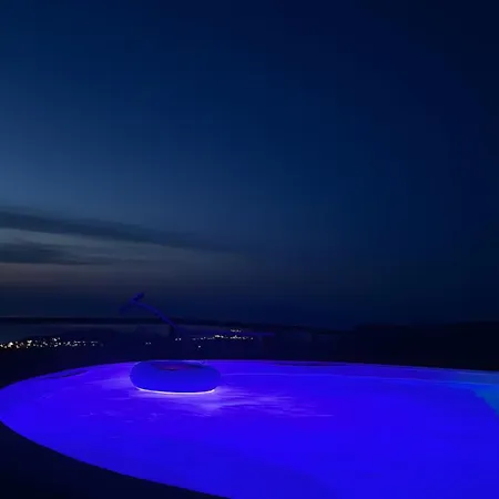 Roberta With Big Private Pool